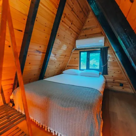 Сasa de vacaciones Sakarya Memnuniye De 3 Oda1 Salon Oezel Havuzlu-jakuzili-soemineli-korunakli 8 Kisilik *