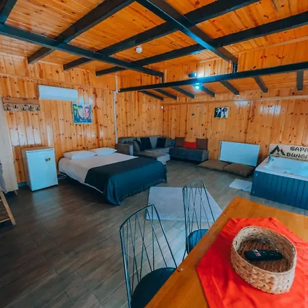 Сasa de vacaciones Sakarya Memnuniye De 3 Oda1 Salon Oezel Havuzlu-jakuzili-soemineli-korunakli 8 Kisilik Sapanca