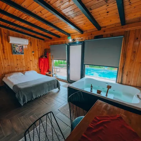 Sakarya Memnuniye De 3 Oda1 Salon Oezel Havuzlu-jakuzili-soemineli-korunakli 8 Kisilik Сasa de vacaciones