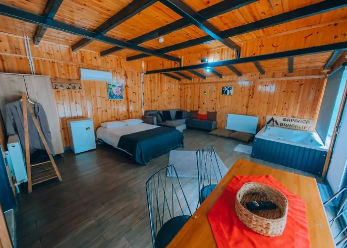 بيت للعطل Sakarya Memnuniye De 3 Oda1 Salon Oezel Havuzlu-jakuzili-soemineli-korunakli 8 Kisilik سبانجا