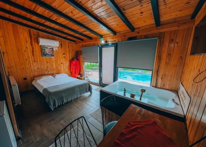 Sakarya Memnuniye De 3 Oda1 Salon Oezel Havuzlu-jakuzili-soemineli-korunakli 8 Kisilik بيت للعطل