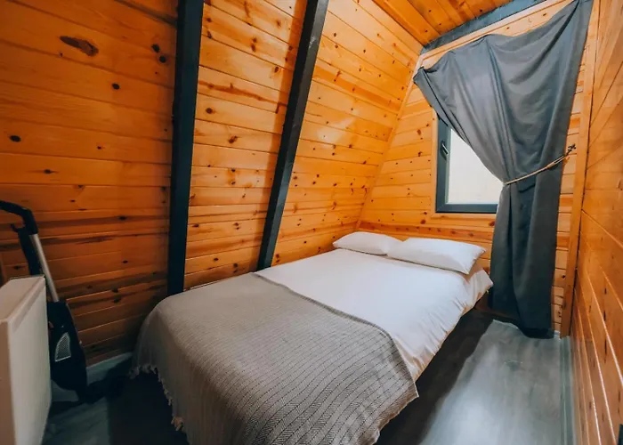 بيت للعطل Sakarya Memnuniye De 3 Oda1 Salon Oezel Havuzlu-jakuzili-soemineli-korunakli 8 Kisilik *